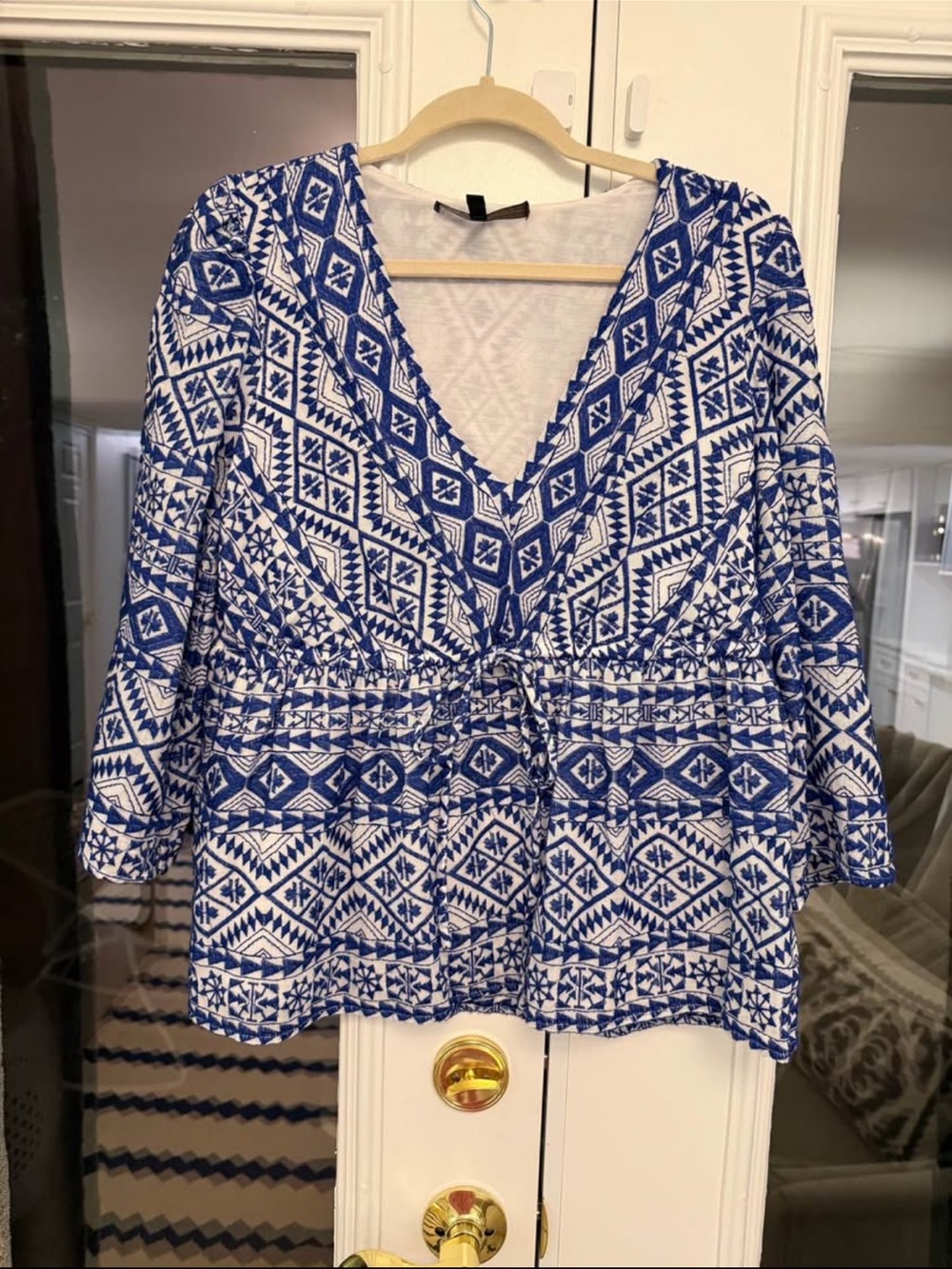 BCBGMaxAzria Blue & White V-Neck Printed Peasant Tunic